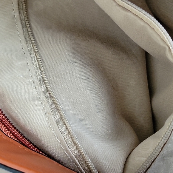 Jones New York Signature Ruby/Carmel Colorblock faux leather bag. Back zipper. - Picture 15 of 15